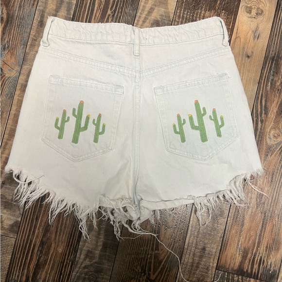 Show Me Your Mumu Shorts - Picture 3 of 4